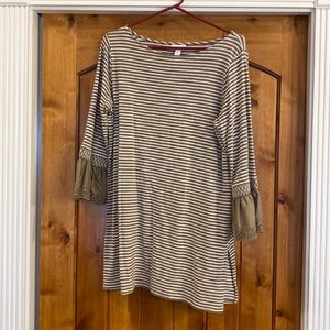 J.Jill Tunic. Sz M. See photos for fiber content.